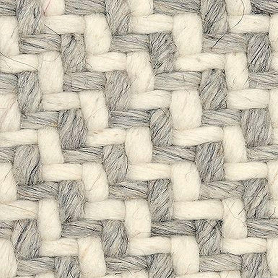 Silver Stone Zoomed Swatch
