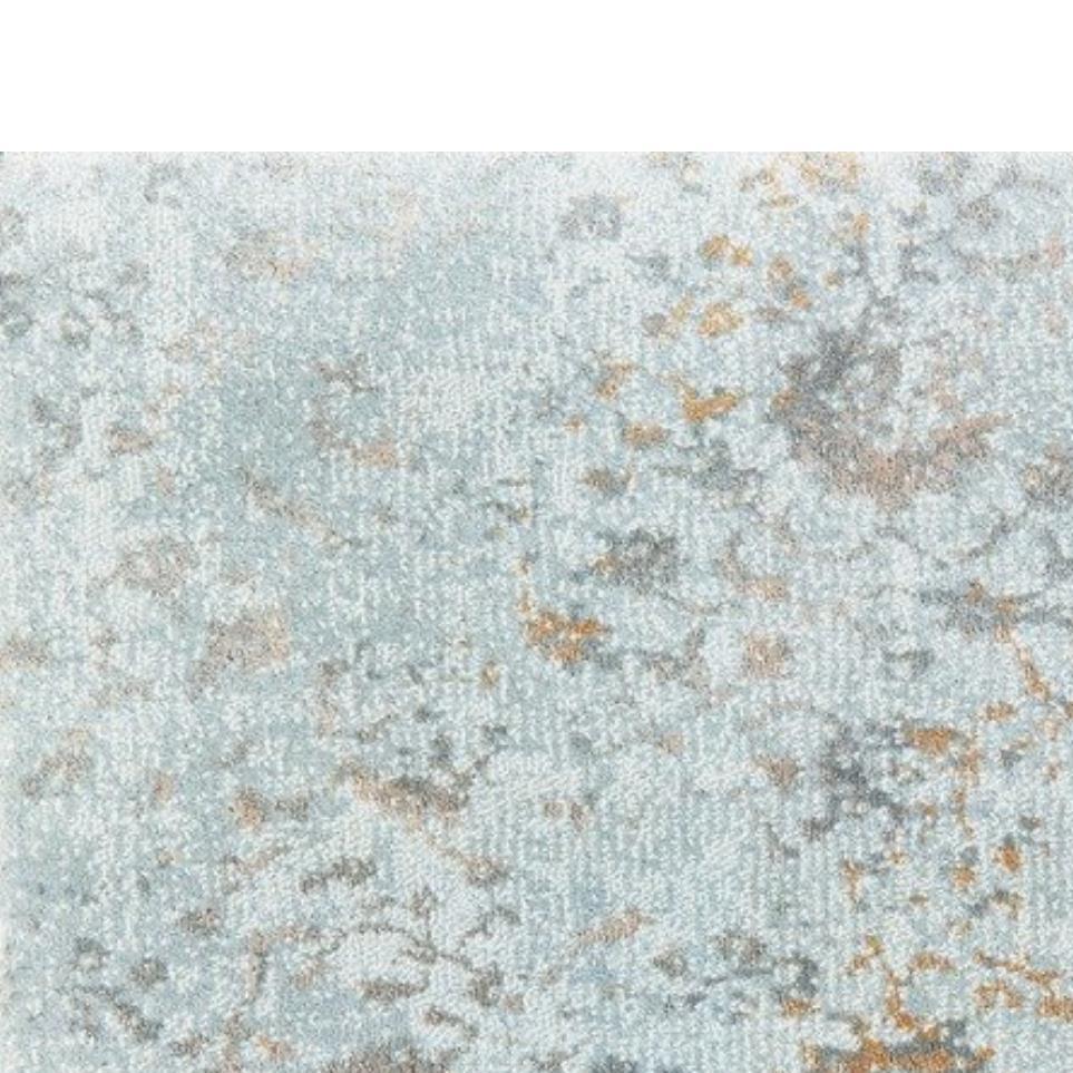 Dove Zoomed Swatch